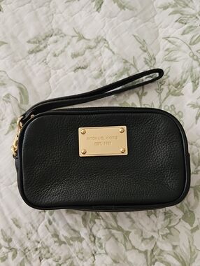 Michael Kors Jet Set Black Multifuntion Leather Wristlet Wallet